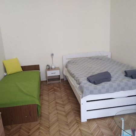 Adrienn Apartment Budapest Esterno foto