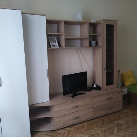 Adrienn Apartment Budapest Esterno foto