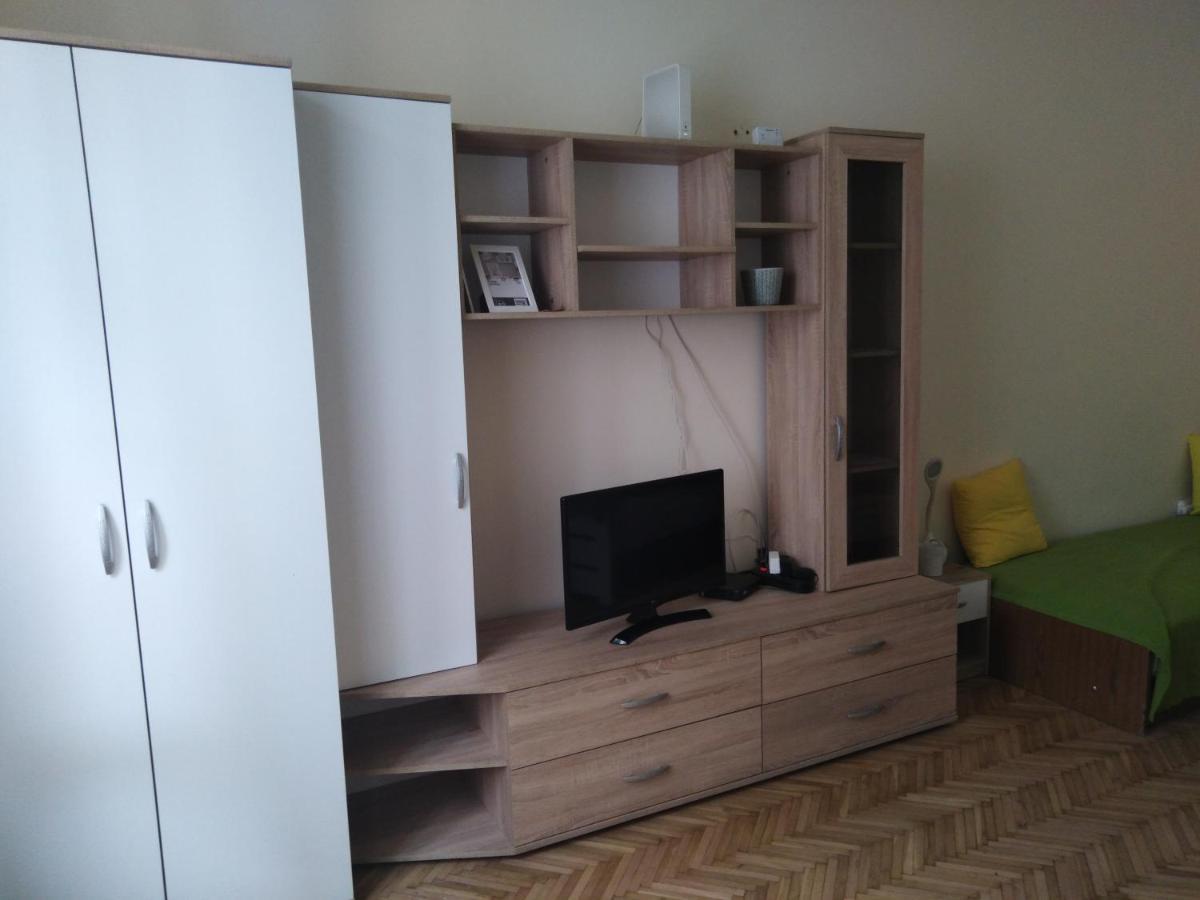 Adrienn Apartment Budapest Esterno foto